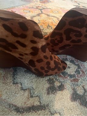 Ziti Soho Leopard Peep Tor Bootie Size 7